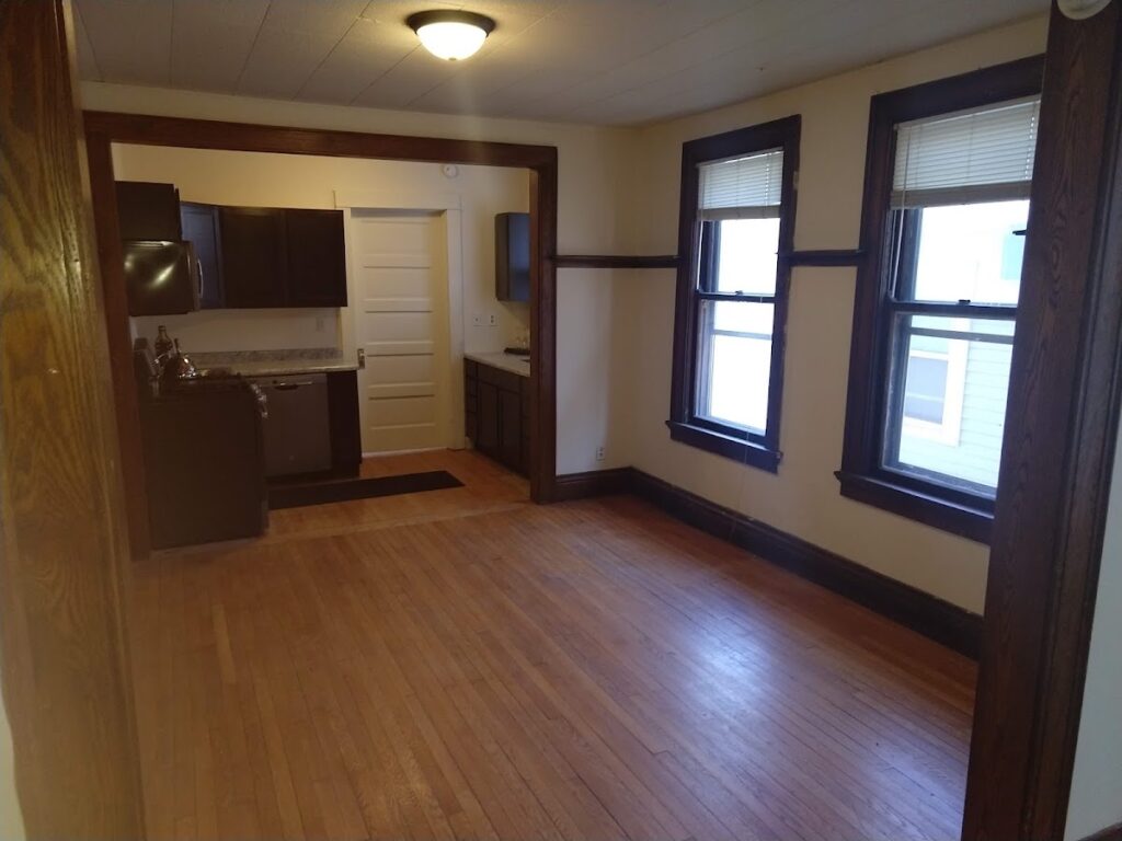 4 Lakes Properties